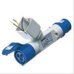 DERIVATORE ADATTATORE MOBILE IP44-1 USCITA DERIVATA-PREDISPOSTO PER 2 MODULI SYSTEM-SPINA 2P+T 16A 230V ac 50/60HZ- 1 PRESA 2P+T 16A 230V ac