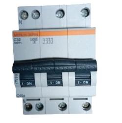 Interruttore magnetotermico 3P+N 32A 4.5K 3M CUR.C