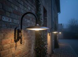 Lanterna da parete con braccio nero oro e cappello rame MORETTI 920A.2