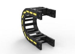 Catena portacavi in nylon con traversino apribile sull'interno/esterno raggio 367X100 