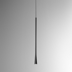 Sospensione singola con montatura in alluminio. Finitura nero satinato con rosone nero satinato DAFNE S/G N GEA LUCE